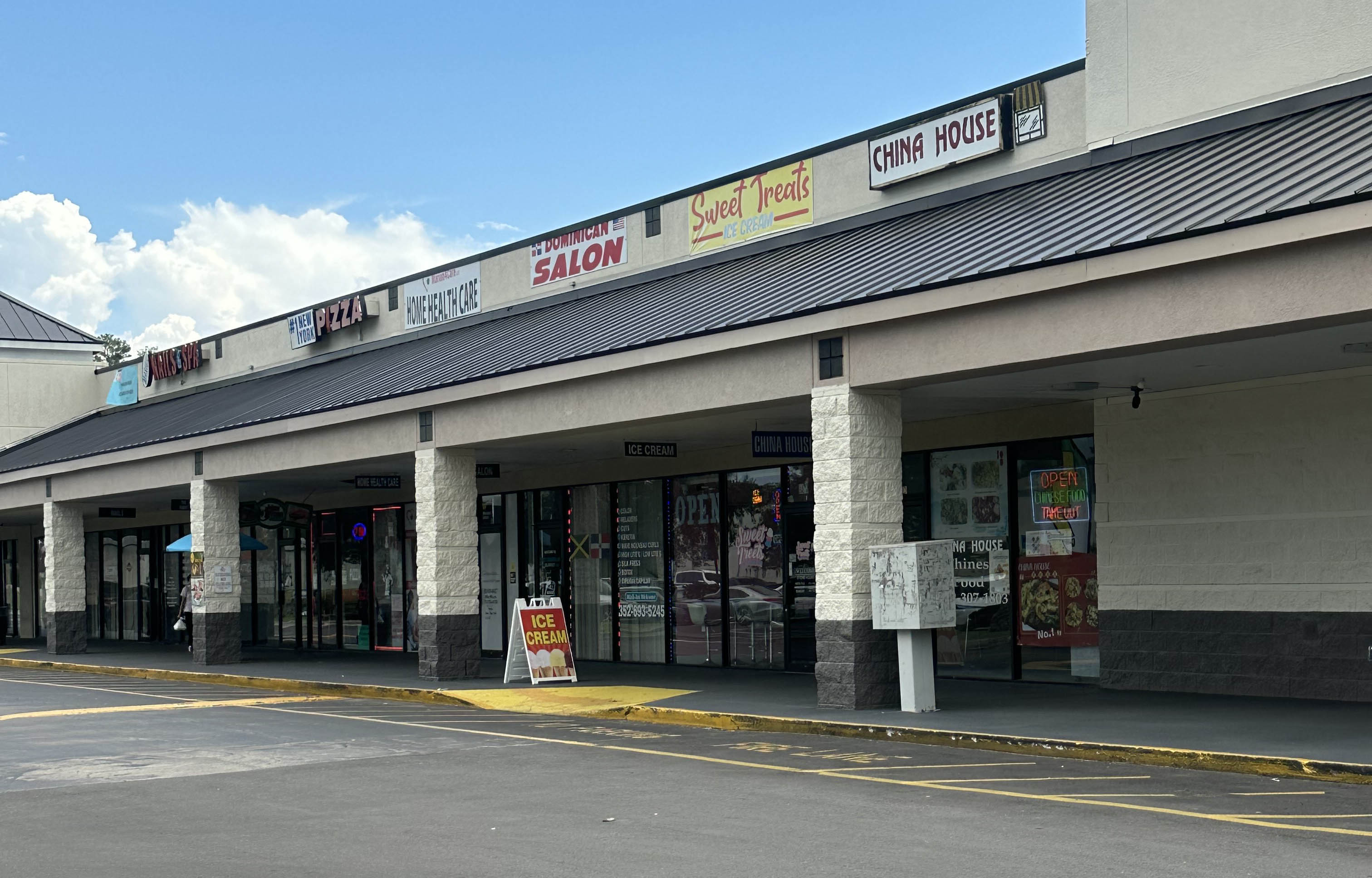 Delisle and Monahan of Island Associates lease 1,050 s/f at Marion Oak Plaza
